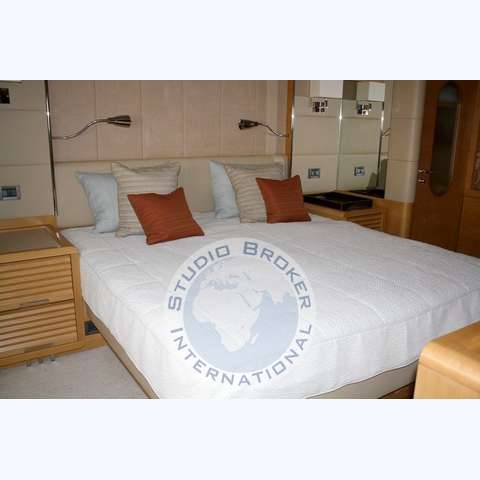 Benetti 85 legend