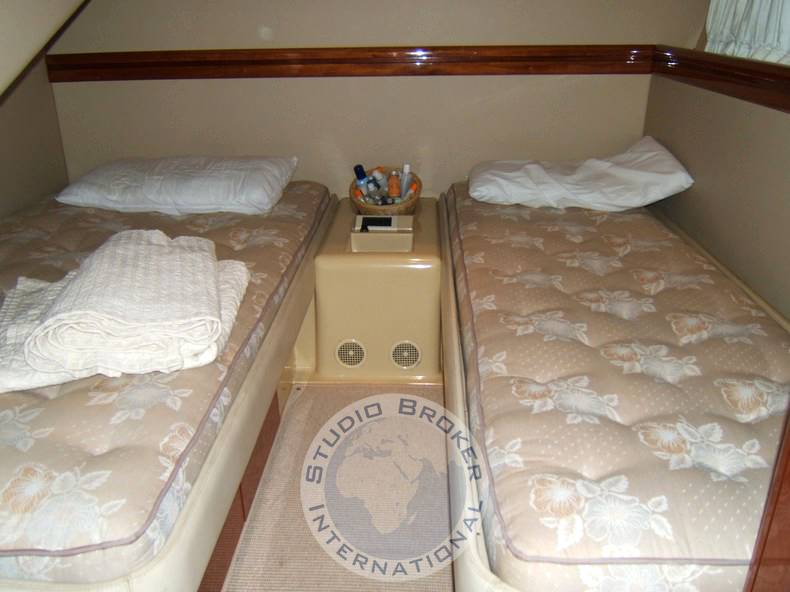 Ferretti 165