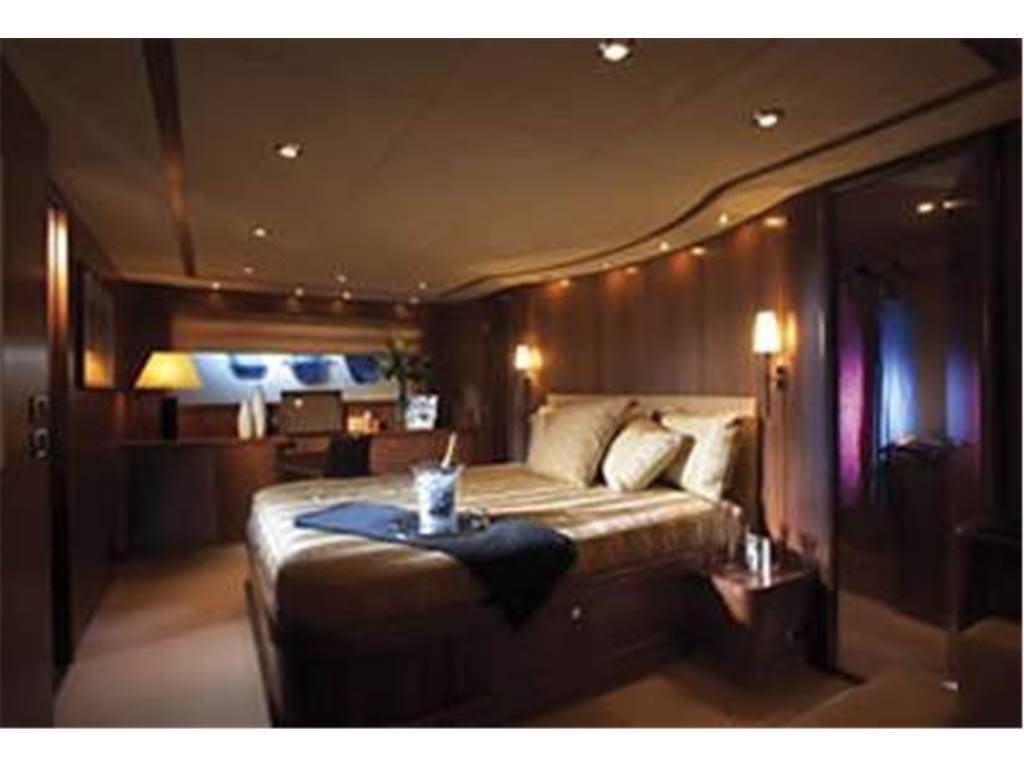 Sunseeker Predator 82