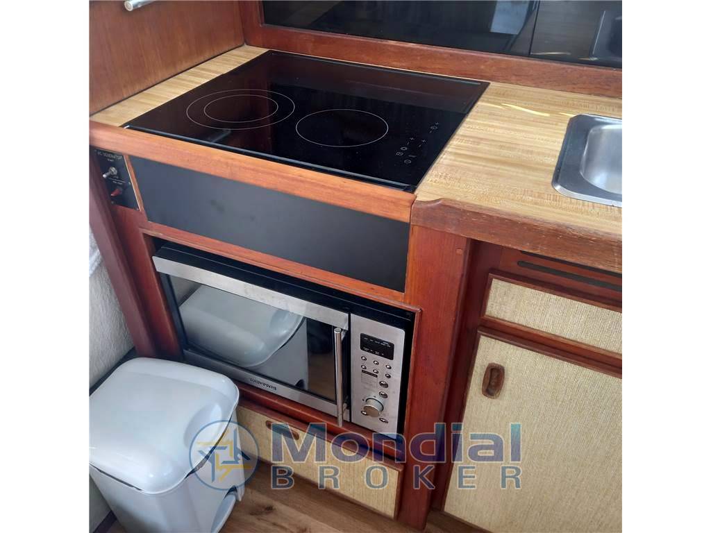 Trojan yacht Trojan 36 fly