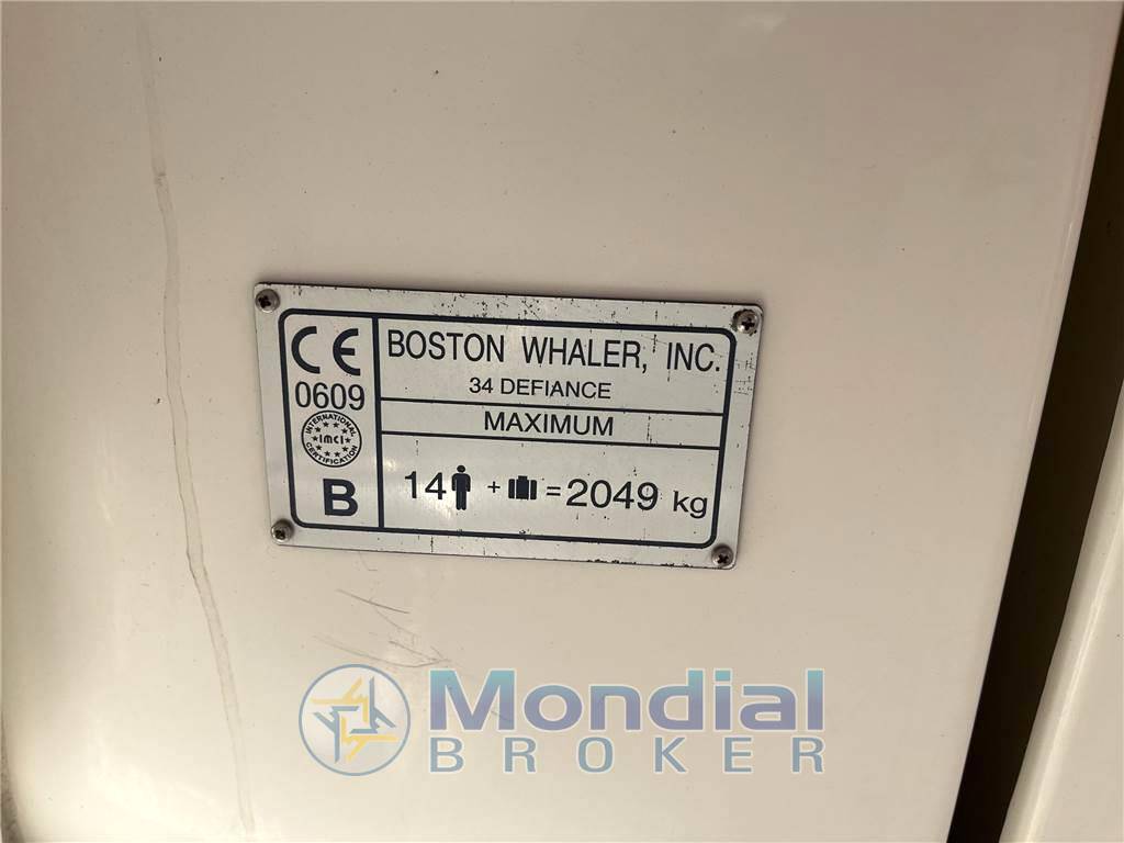Boston whaler 34 defiance