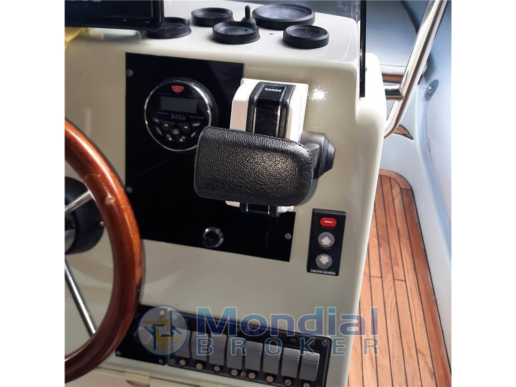 Trimarine 770 cabin
