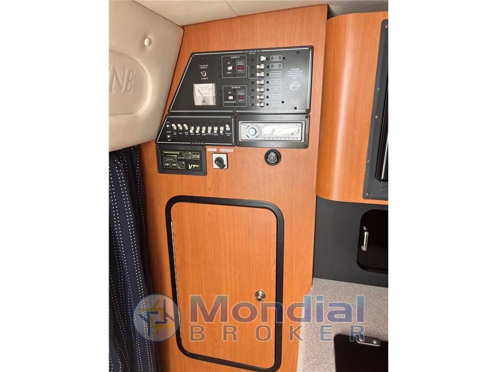 Crownline 315 scr