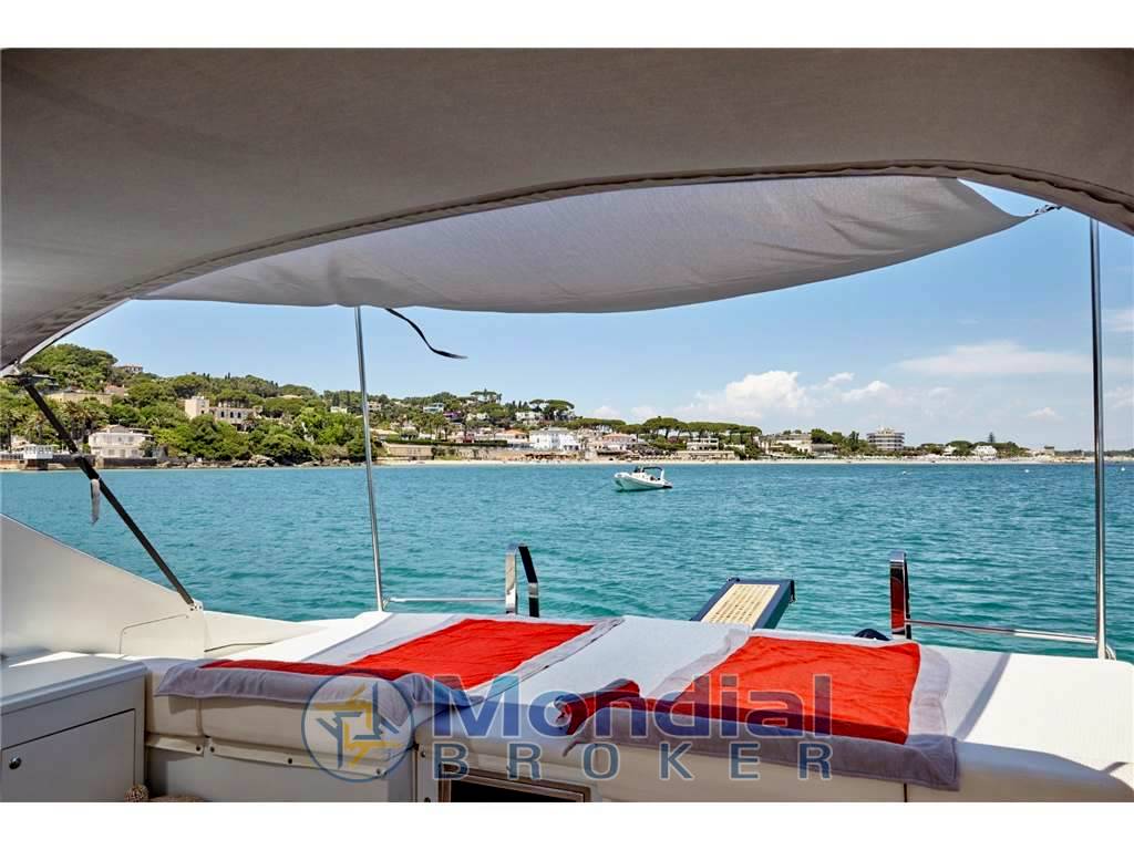 Pershing 54'