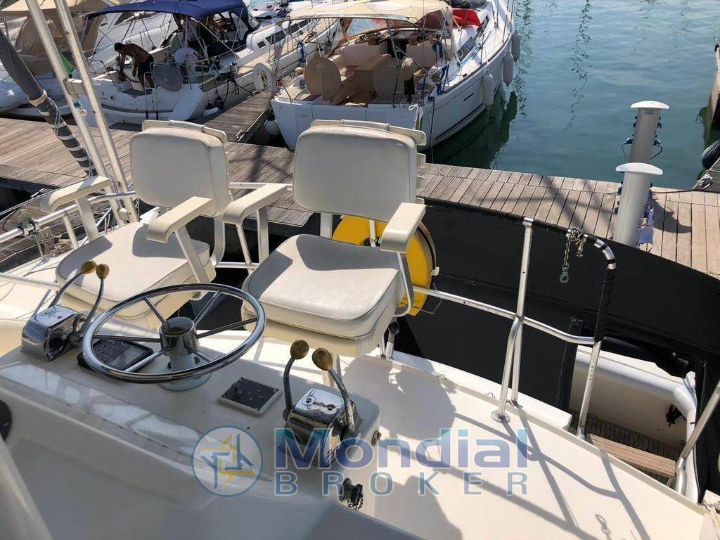 Bertram yacht 37' convertible