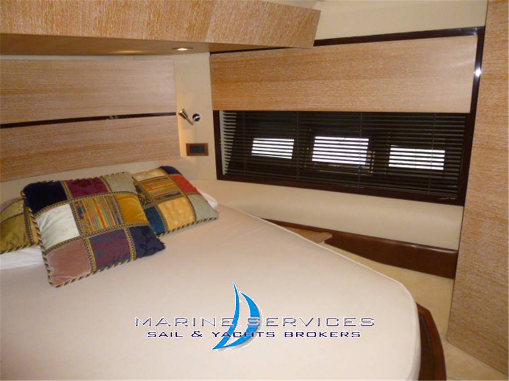 Azimut 47 fly