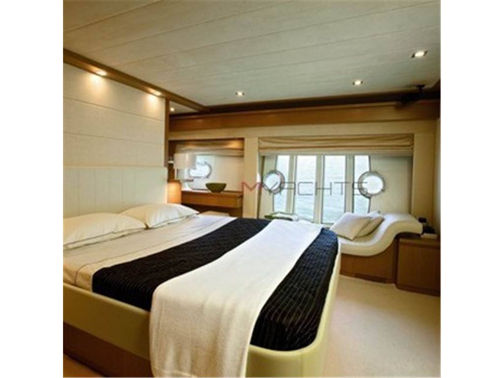 Ferretti 780