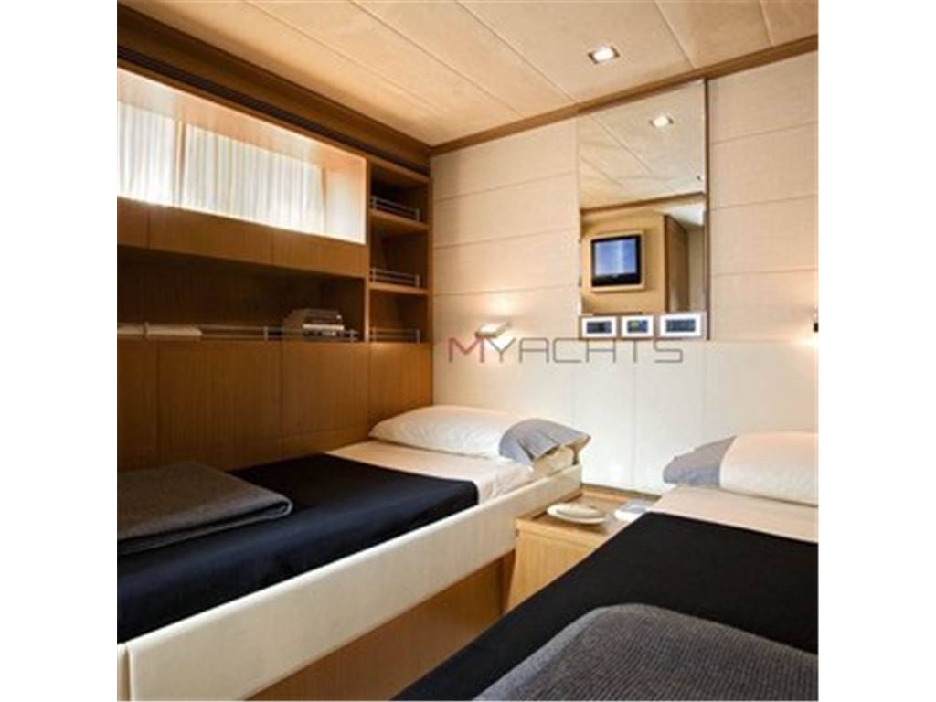 Ferretti 780