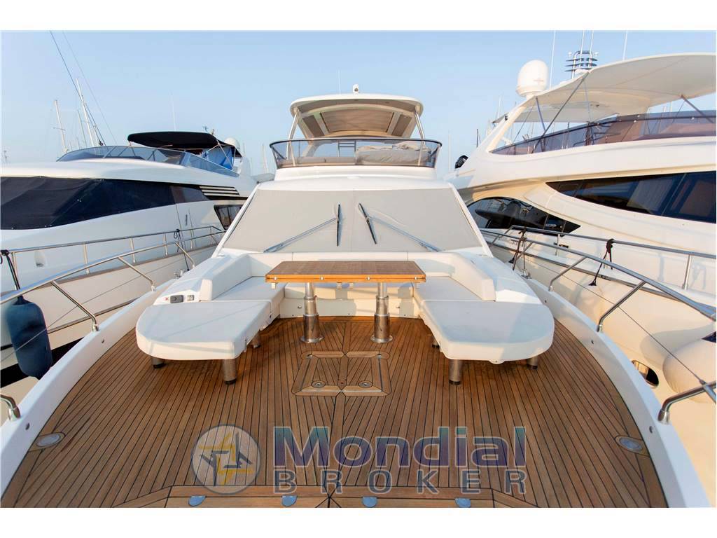 Absolute yachts 72 fly