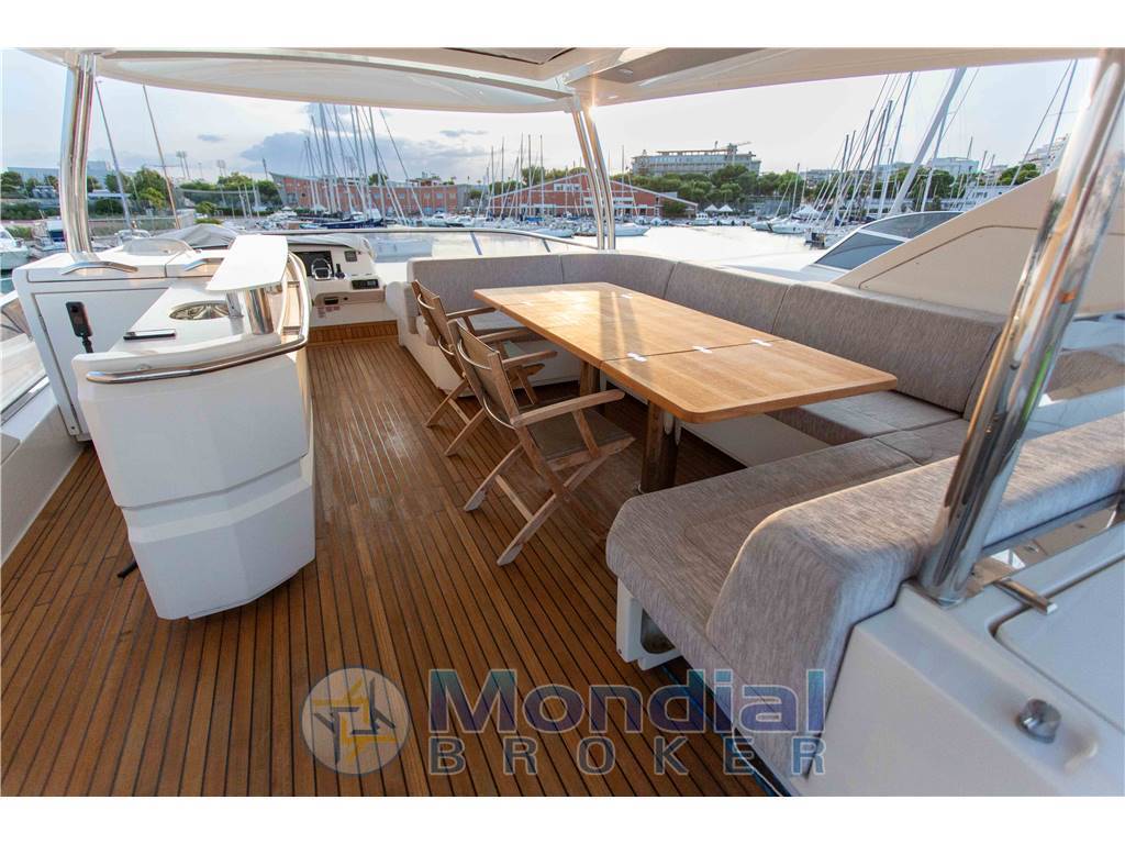 Absolute yachts 72 fly