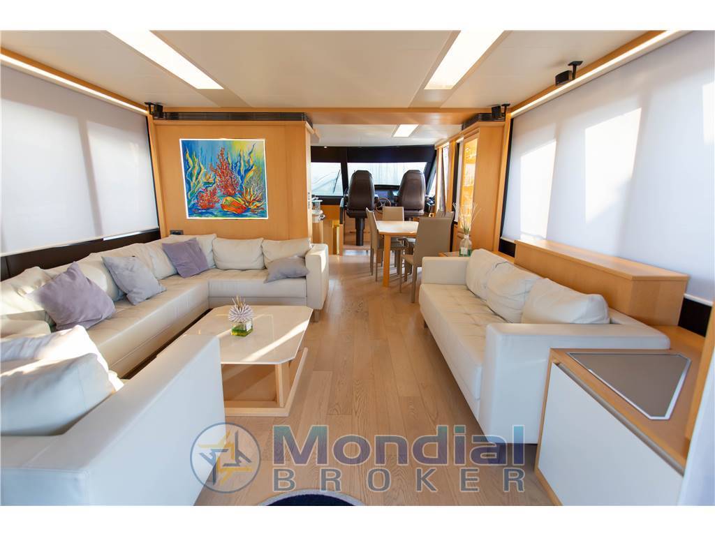 Absolute yachts 72 fly