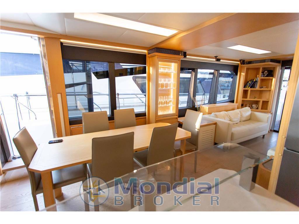 Absolute yachts 72 fly