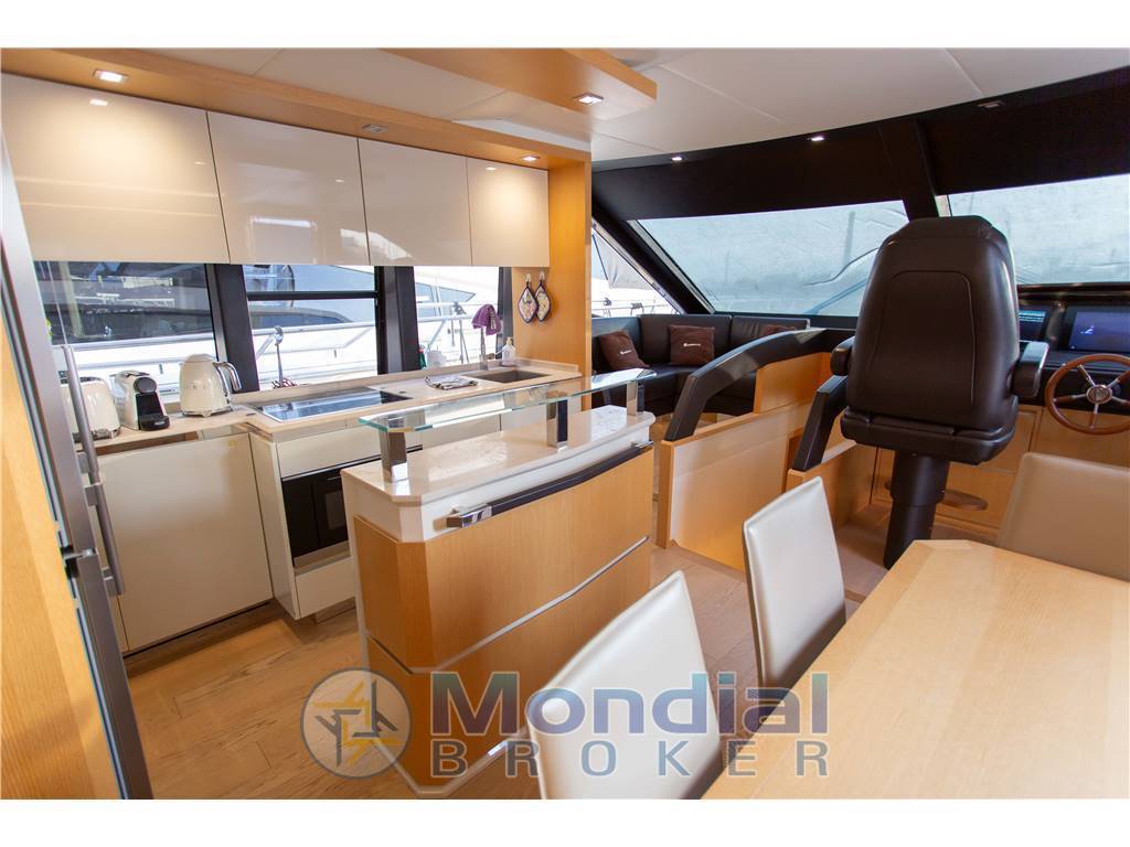 Absolute yachts 72 fly