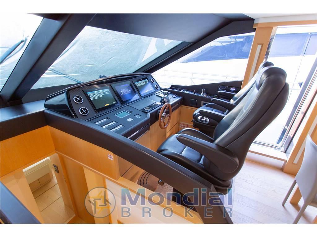 Absolute yachts 72 fly