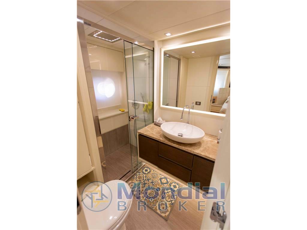 Absolute yachts 72 fly