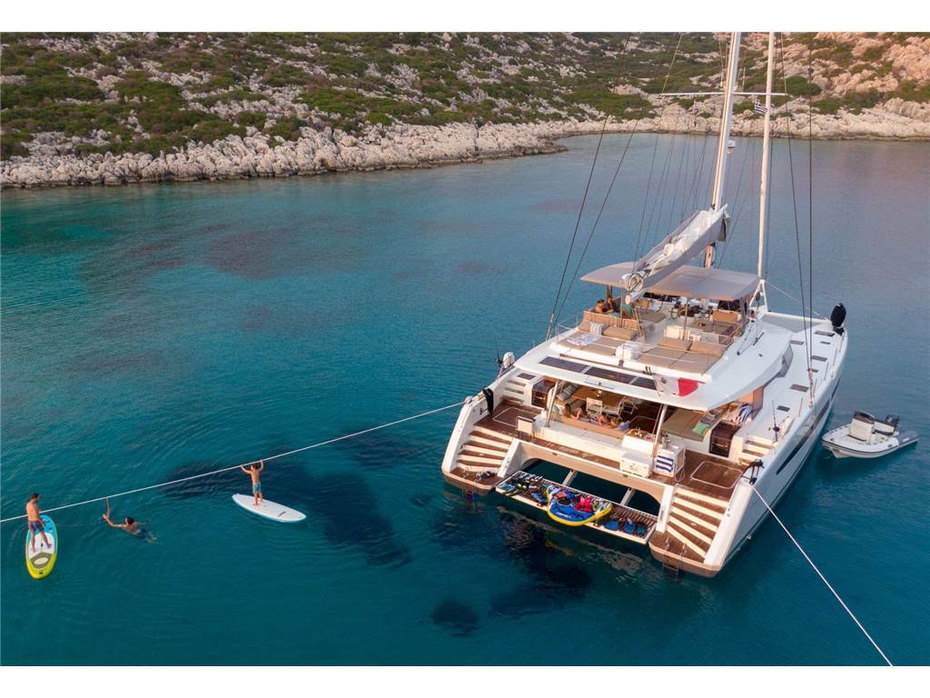 Fountaine pajot 67