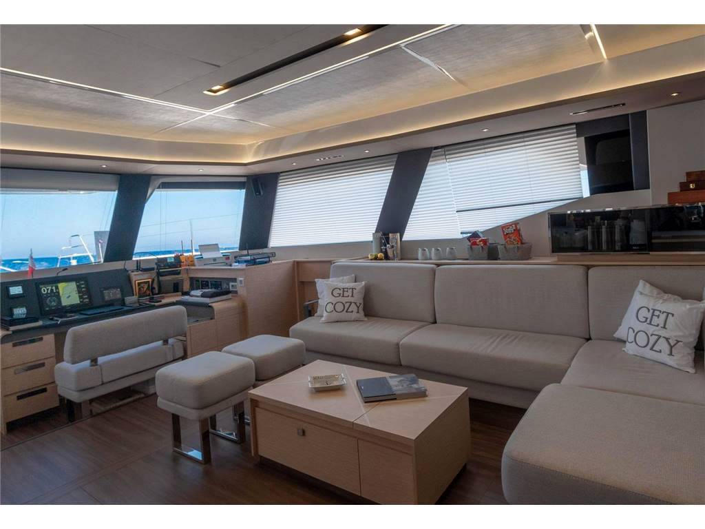 Fountaine pajot 67