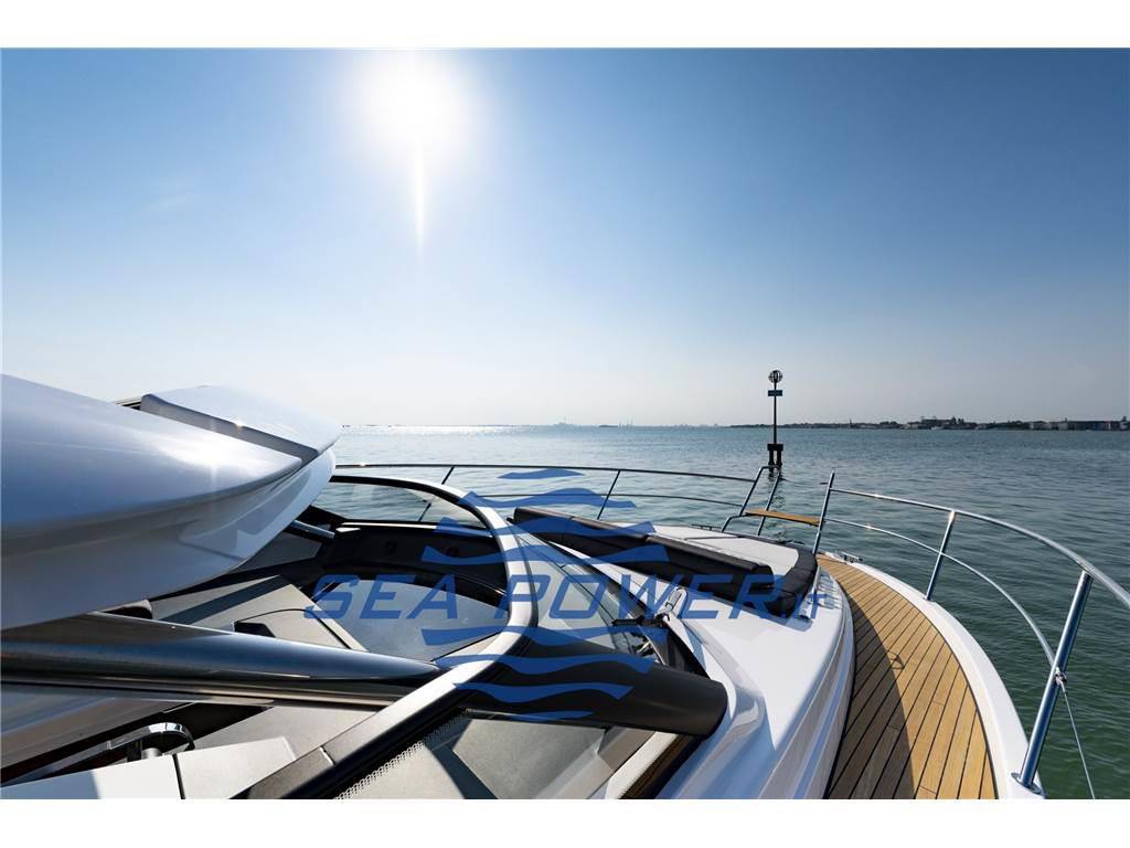 Bavaria Sr 38 open top charter