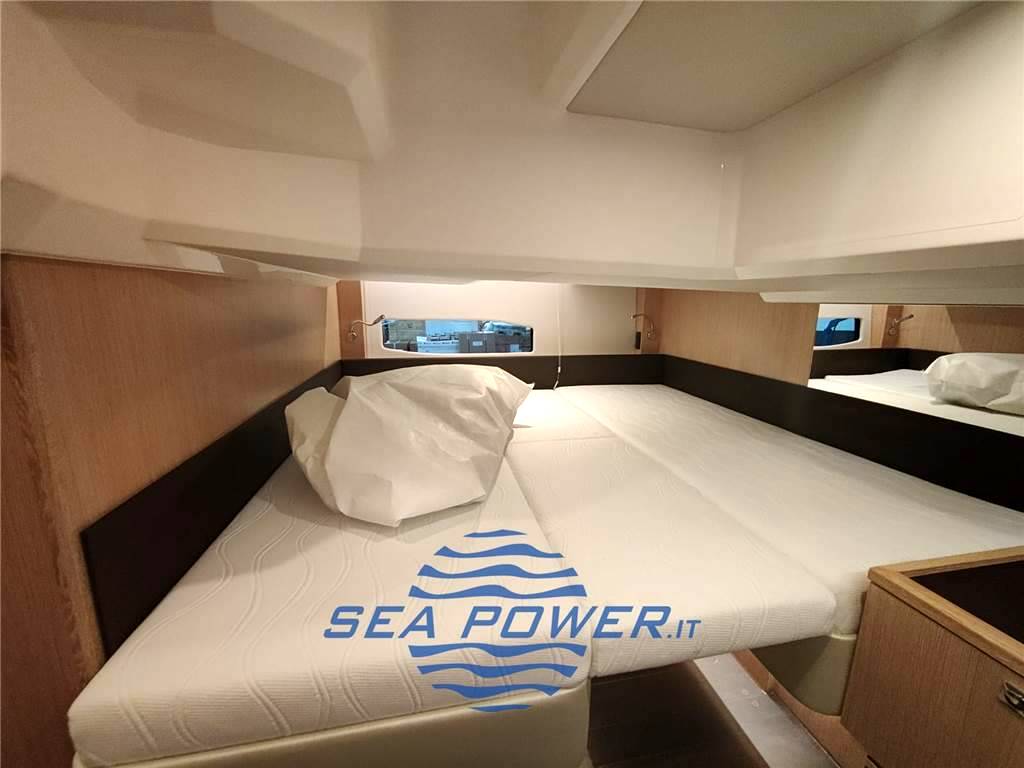 Bavaria Sr 38 open top charter
