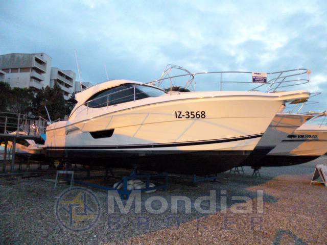 Riviera 3600 sport yacht