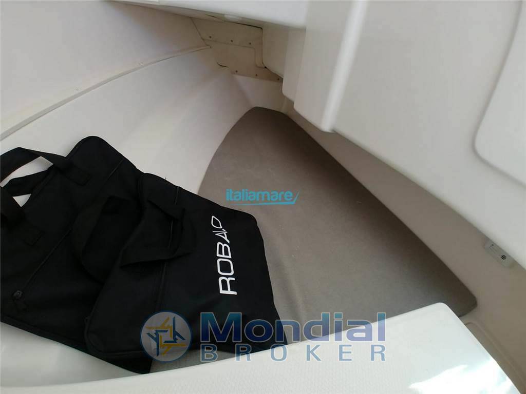 Robalo R 317