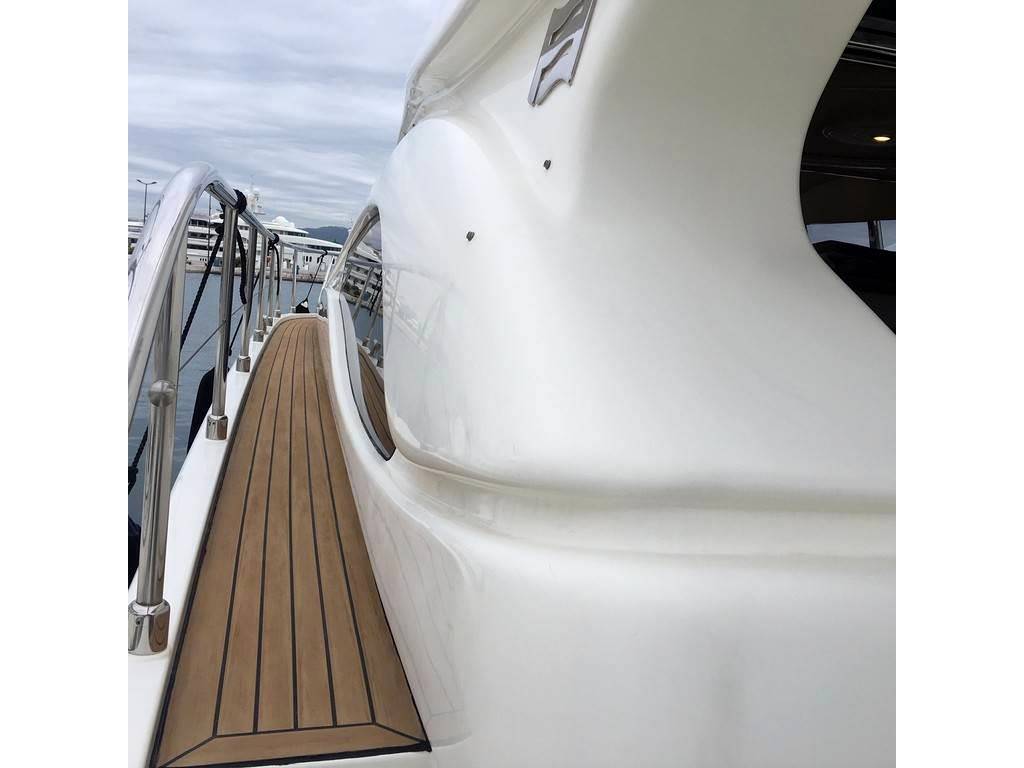 Ferretti yachts 480