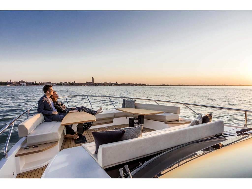 Ferretti yachts 670