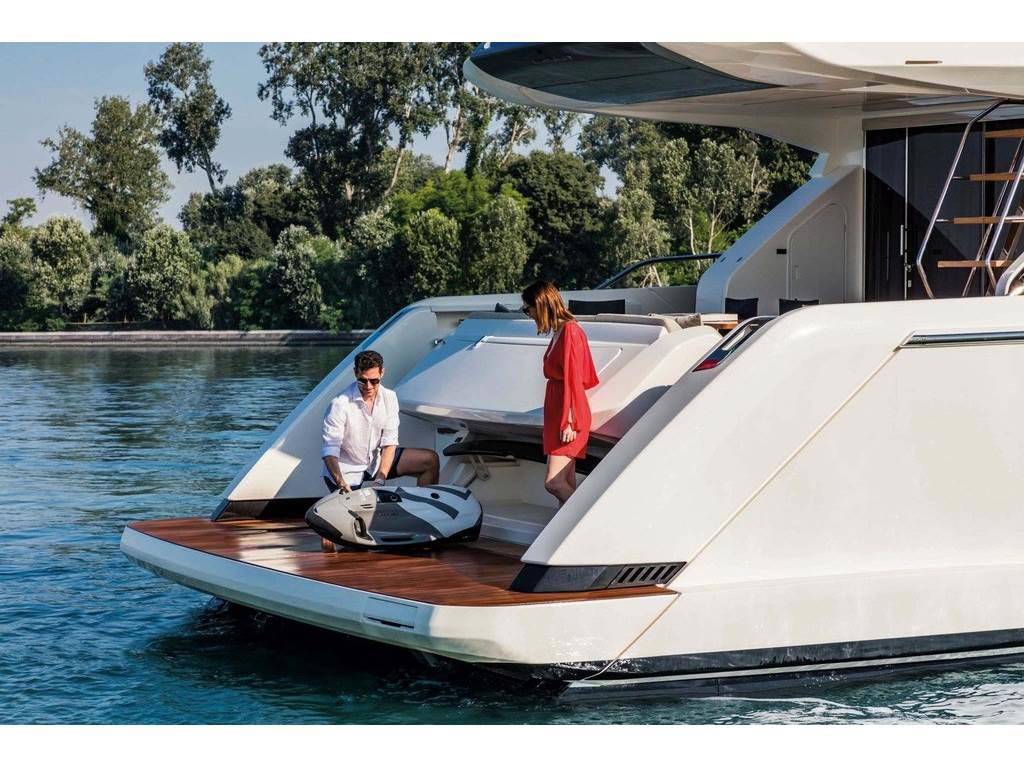 Ferretti yachts 670