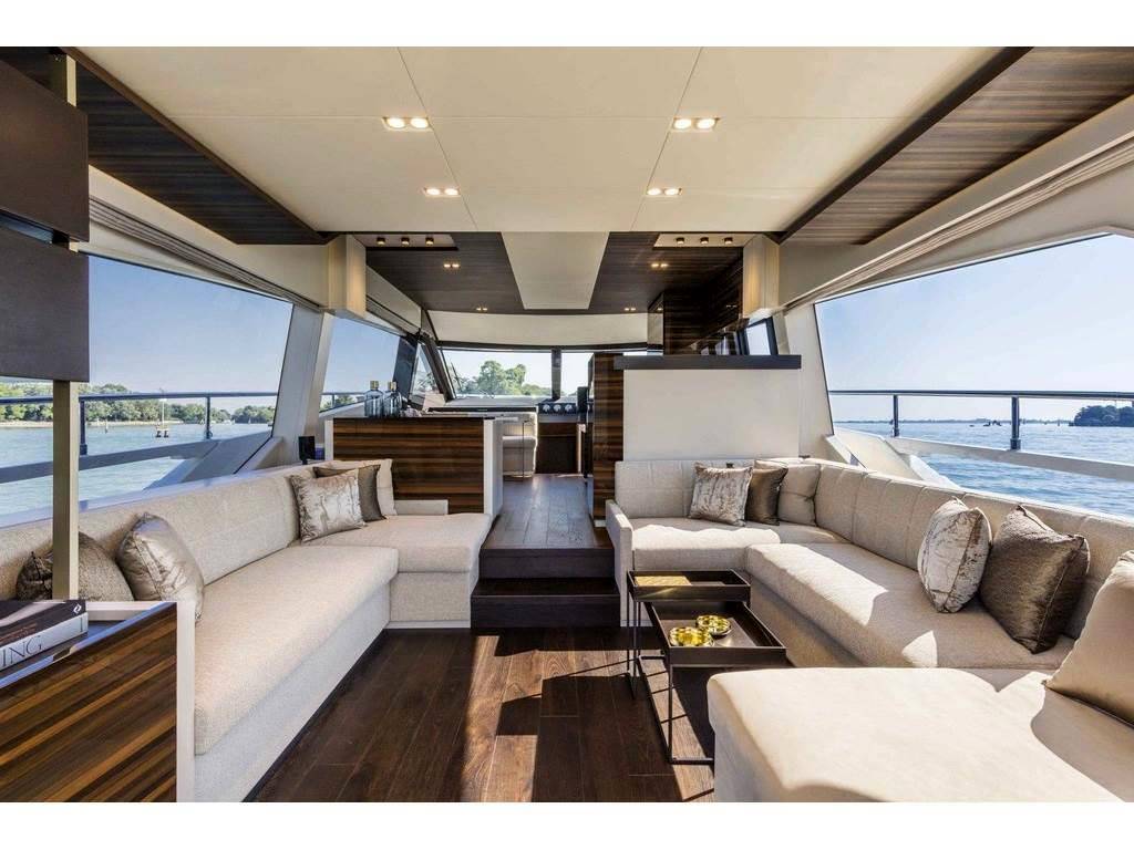 Ferretti yachts 670