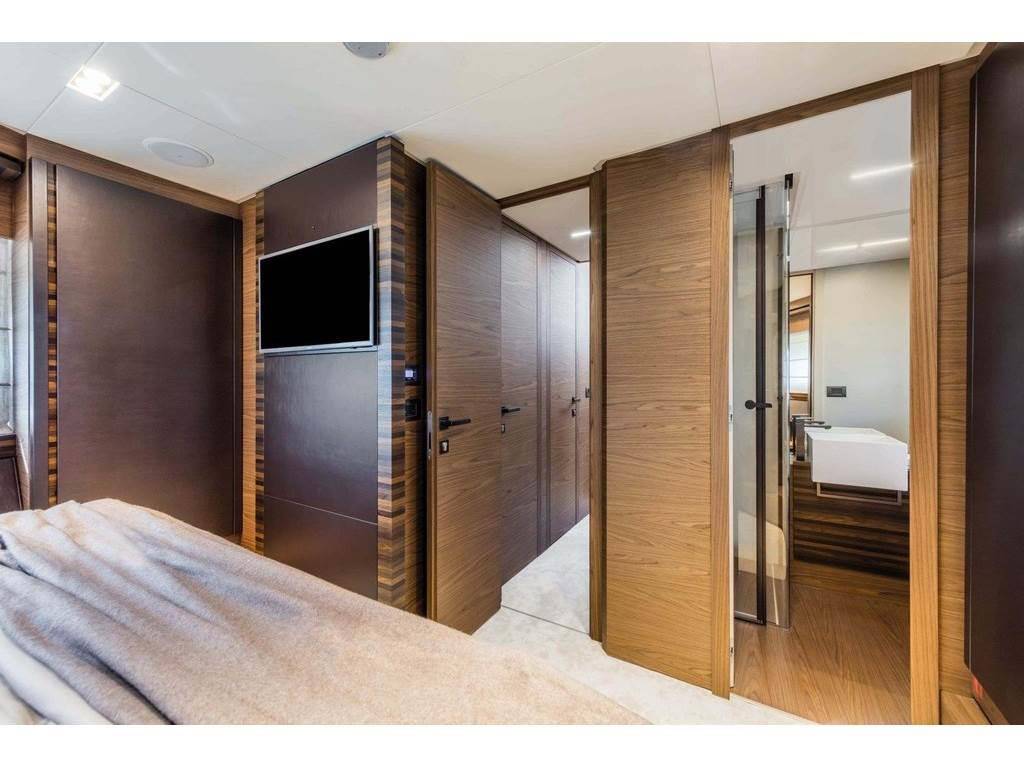Ferretti yachts 670