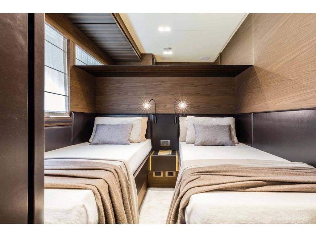 Ferretti yachts 670