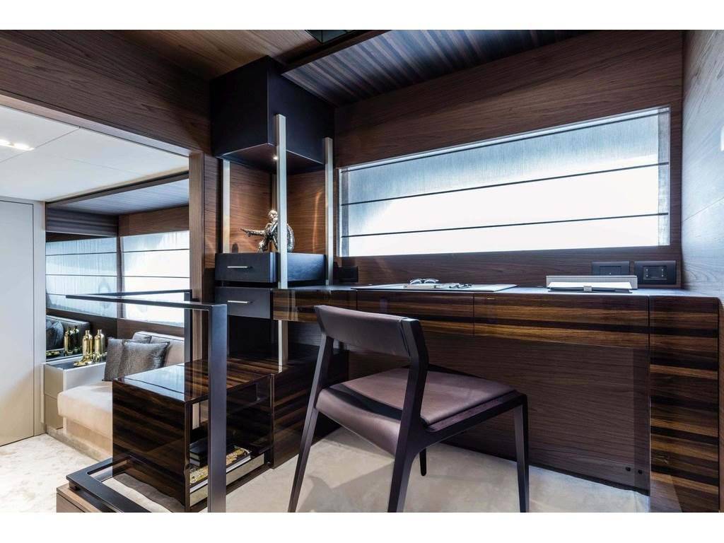 Ferretti yachts 670