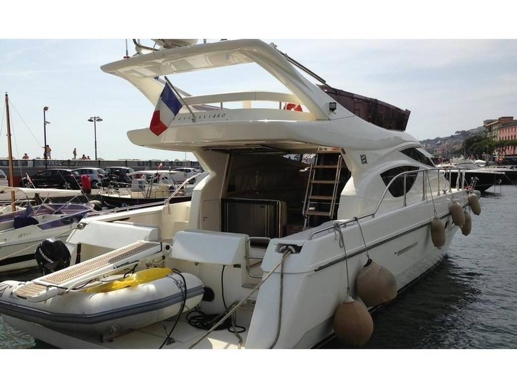 Ferretti yachts 460