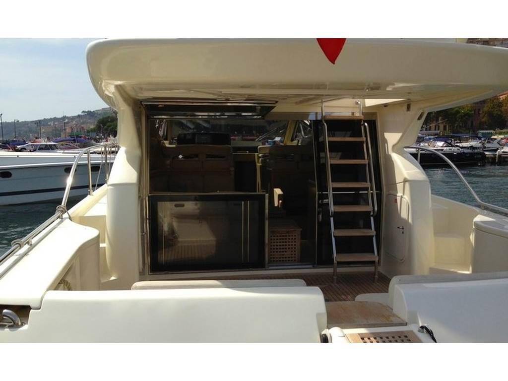 Ferretti yachts 460