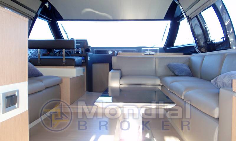 Ferretti 570
