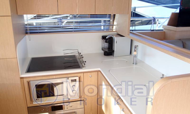 Ferretti 570