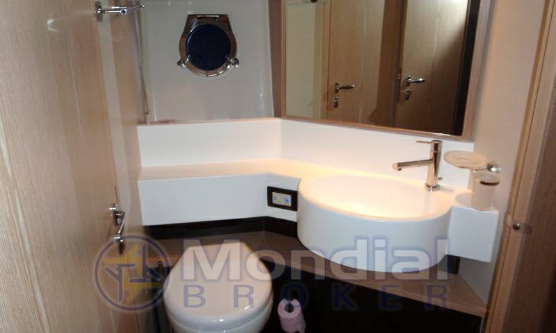 Ferretti 570