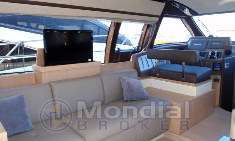 Ferretti 570
