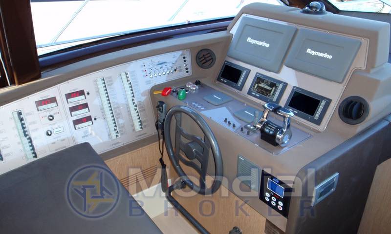 Ferretti 570