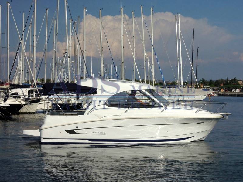 Beneteau Antares 8