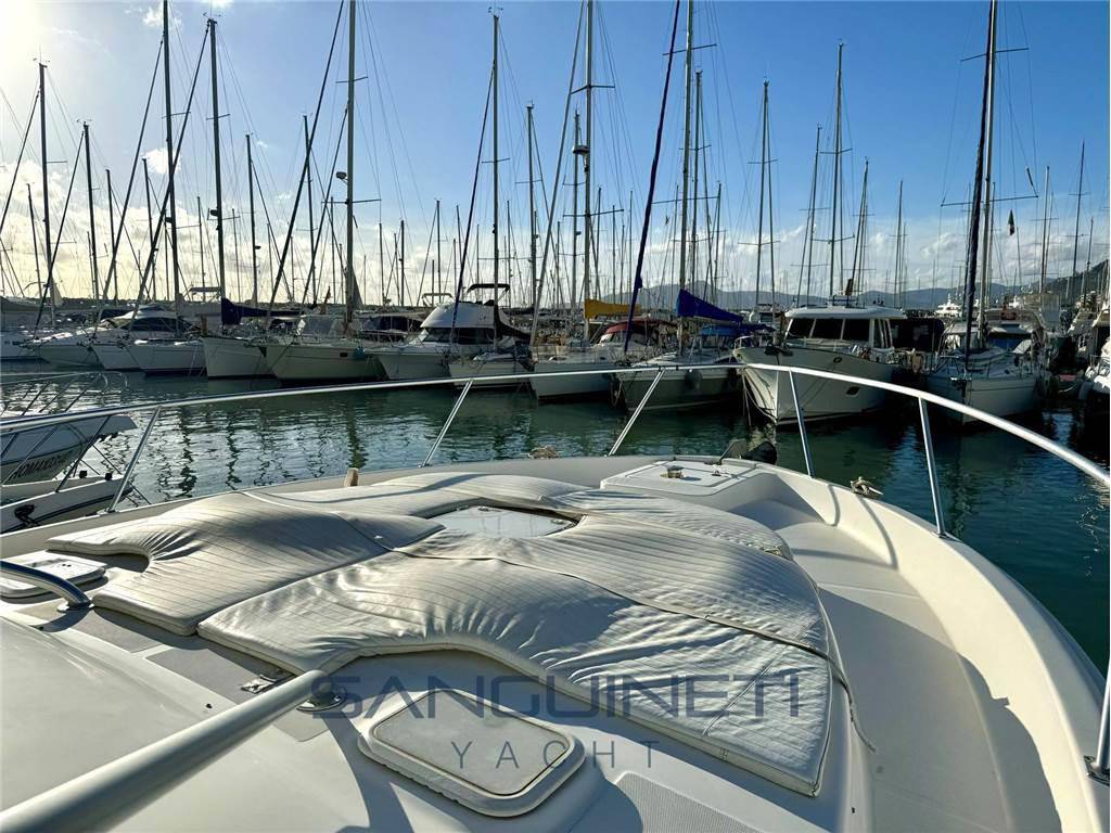 Luhrs 37 open