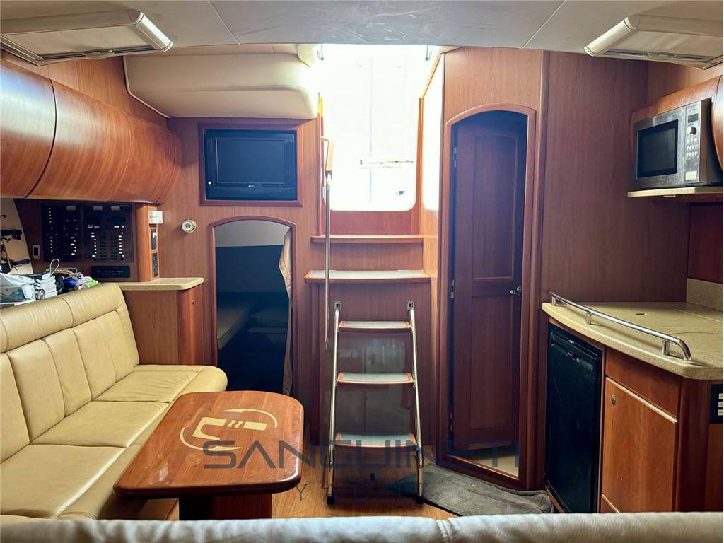 Luhrs 37 open