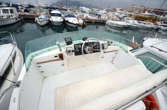 Bertram 28