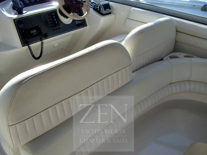 Monterey 322 cruiser