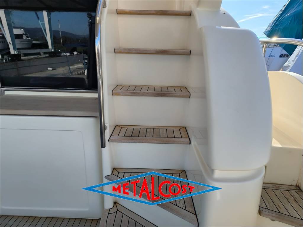 Ferretti 592