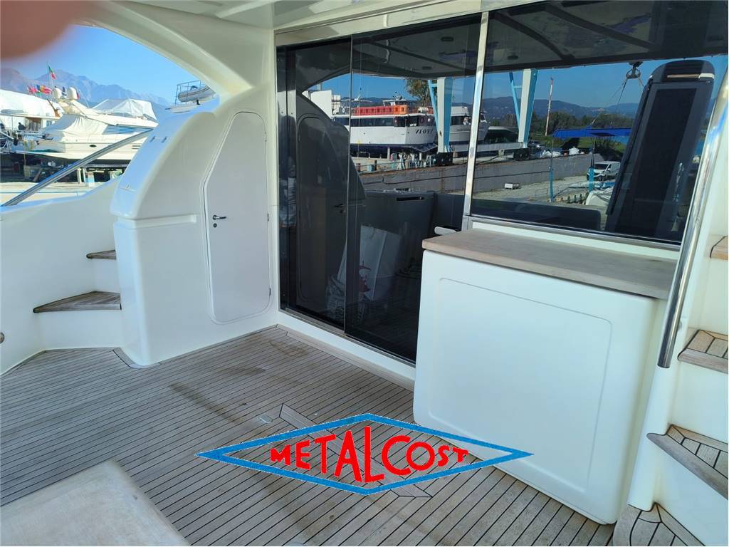 Ferretti 592