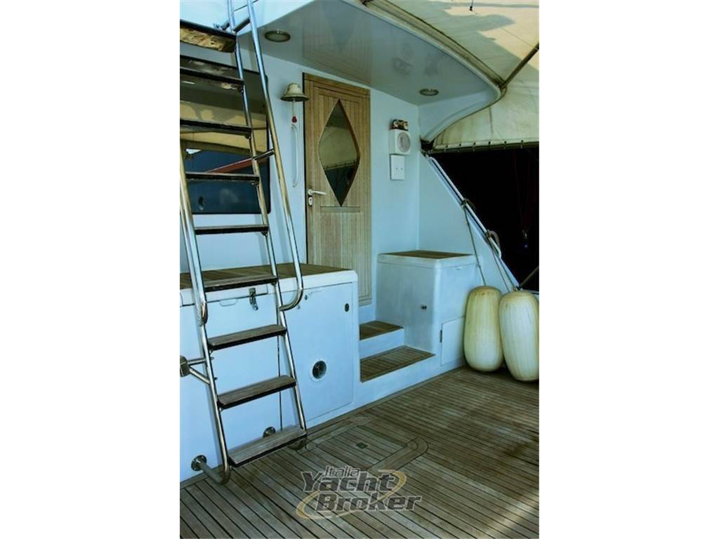 Hatteras 60' convertible