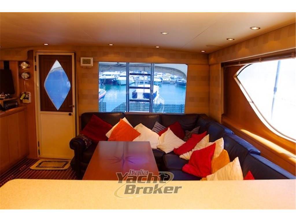 Hatteras 60' convertible