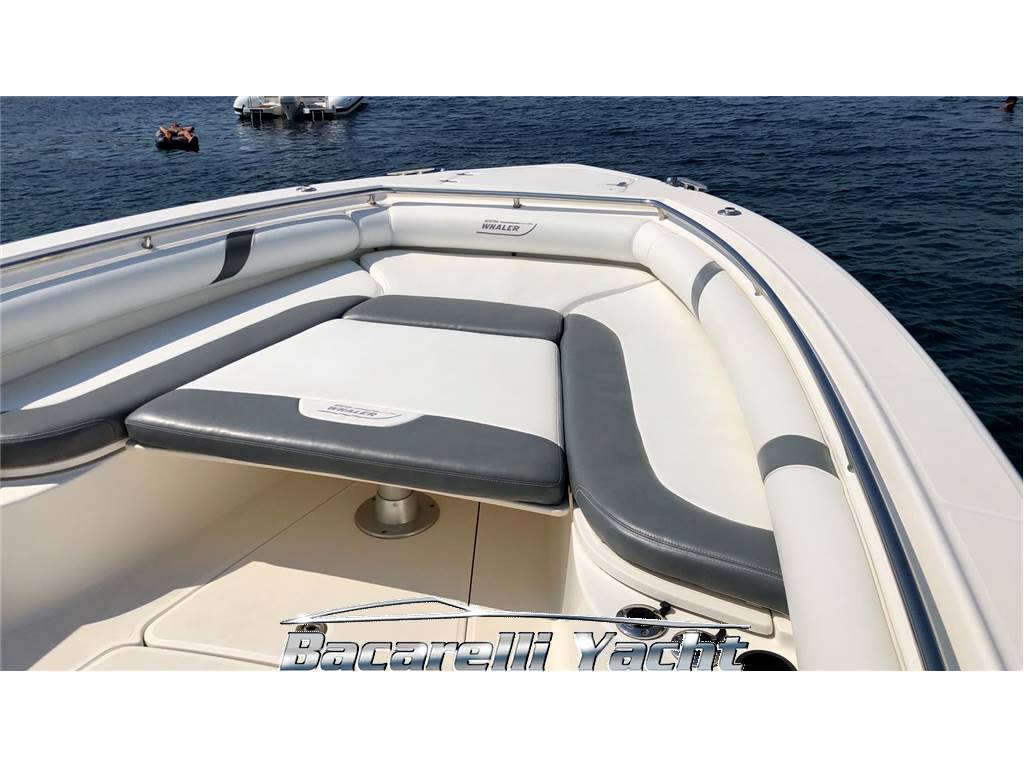 Boston whaler 320 outrage