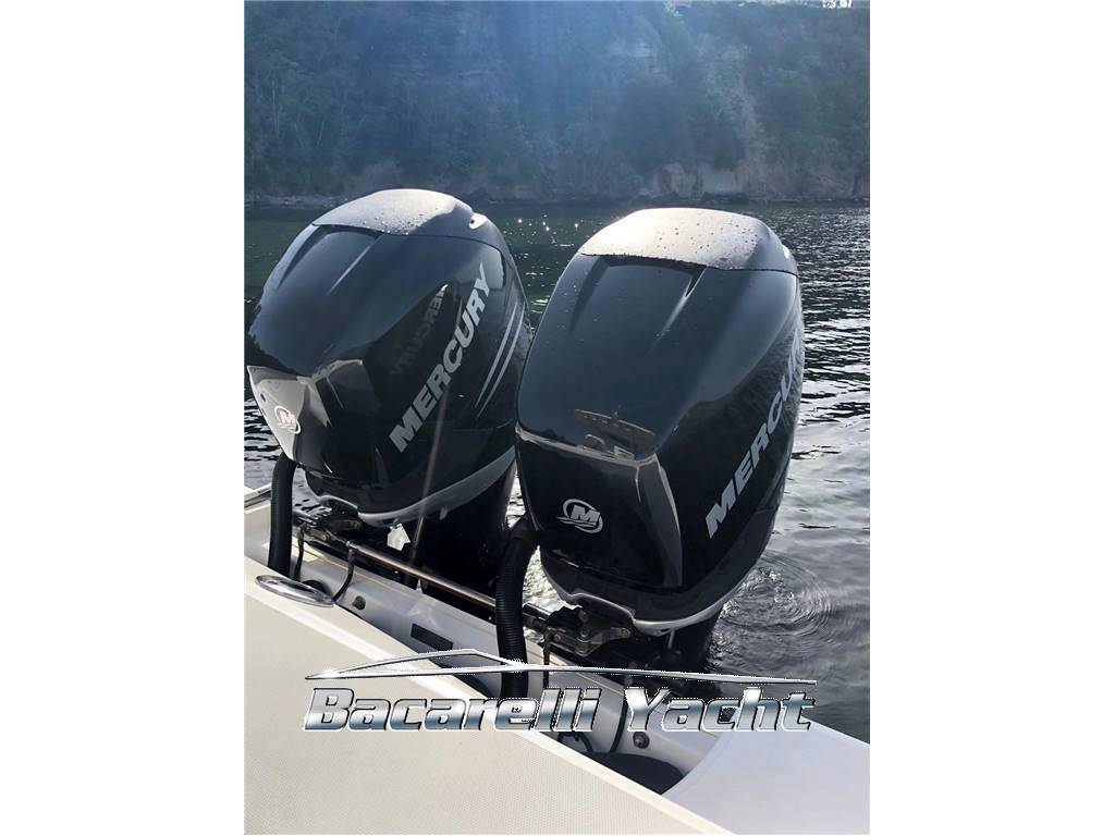 Boston whaler 320 outrage
